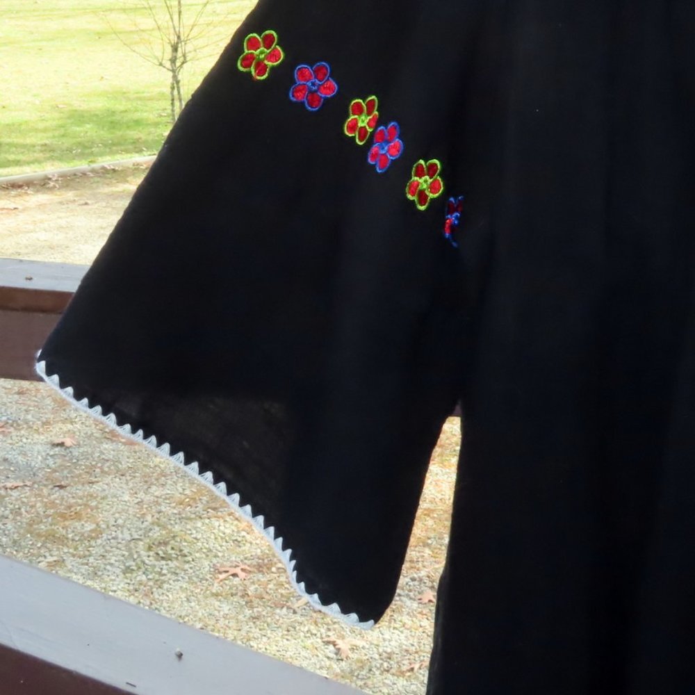 Stunning Bohemian Blouse • Real Embroided Fancy Flowers • 3/4 Bell Sleeve - Picture 6 of 7